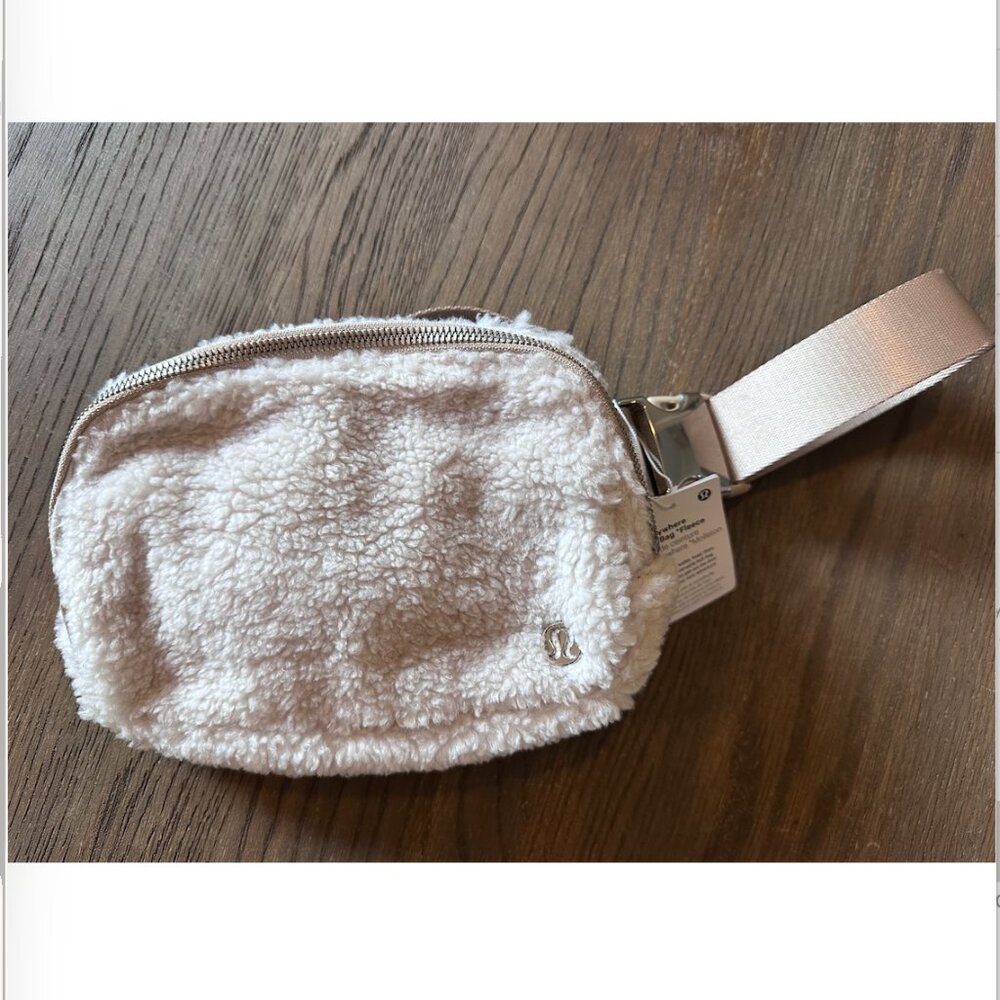 Lululemon Everywhere Sherpa Fleece Belt Bag Natural Ivory NWT